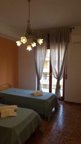 Bed & Breakfast Dreams Room