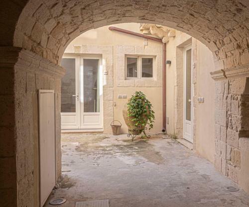 Isabella Di Castiglia Apartments
