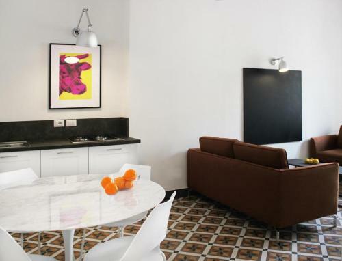 Isabella Di Castiglia Apartments