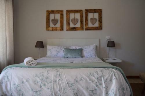 Hostal Sondela Bed & Breakfast