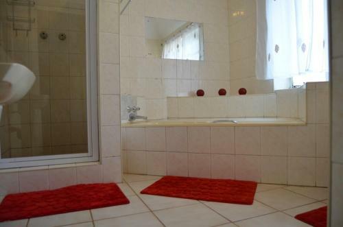 Hostal Sondela Bed & Breakfast