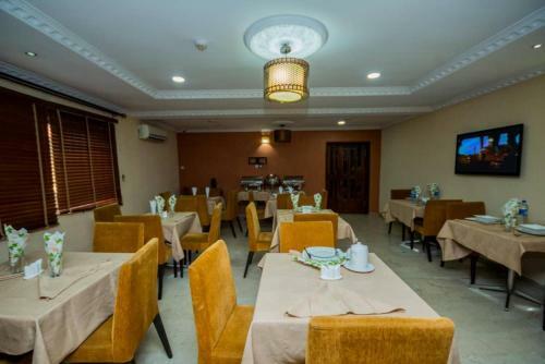 Hotel Choice Suites III