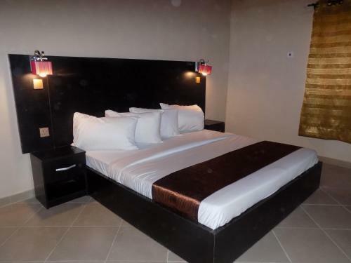 Posh Apartments Business Hotel