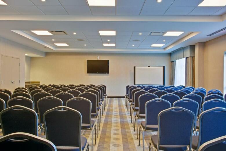 Holiday Inn Express Hotel & Suites Ottawa West-nepean