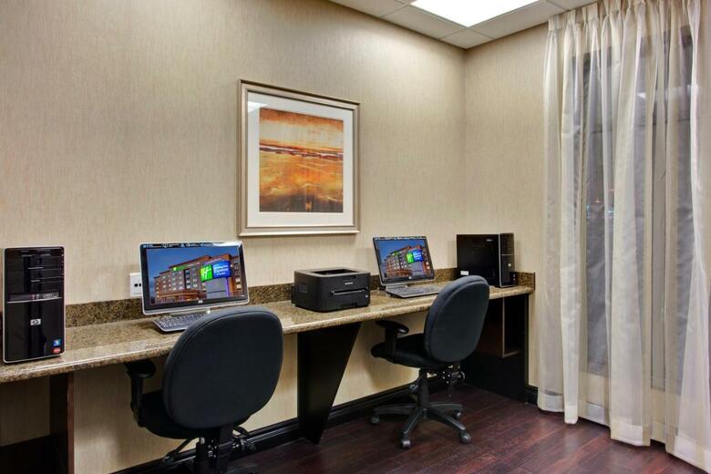 Holiday Inn Express Hotel & Suites Ottawa West-nepean