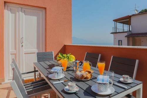 Sea View Apartment In Marina Grande