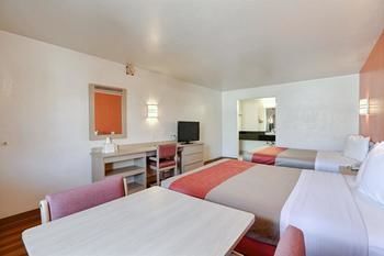 Motel 6 Dallas Forest Lane