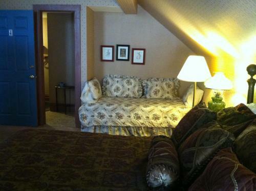 Corners Mansion Inn - A Bed And Breakfast