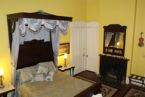 Corners Mansion Inn - A Bed And Breakfast
