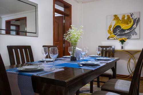 Urban Brooks Luxury Apartment By Edmor Suites