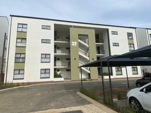 Insaka's Greenlee 3 Luxurious Apartment