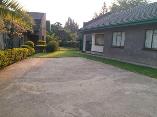 Charming 2-bed Cottage With Free Parking In Harare