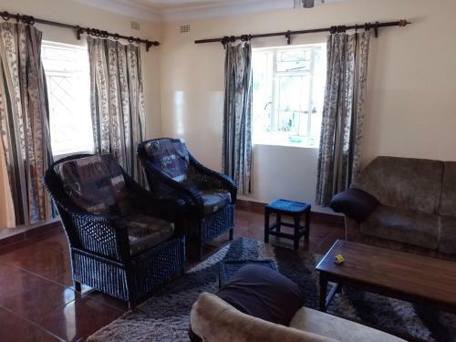 Charming 2-bed Cottage With Free Parking In Harare