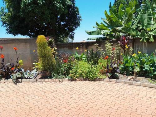 Kinzi Apartments,restaurant And Gardens