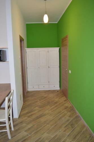Parravicini Red Flower Apartment