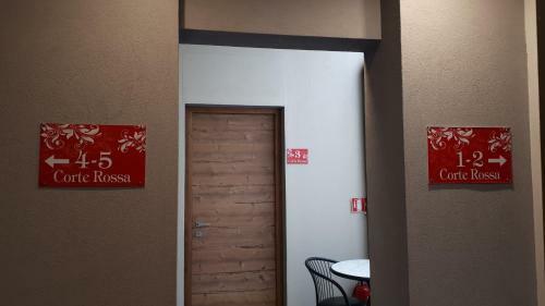 Hostal Bed & Rooms , Apartments Corte Rossa