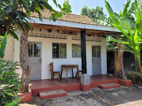 Hostal Entebbe Crane Guest House