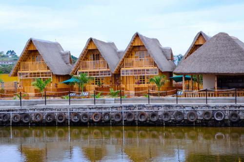Hotel Pelican Lodge & Marina