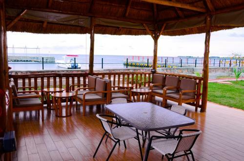 Hotel Pelican Lodge & Marina