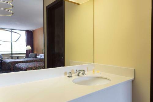 Motel Days Inn Raleigh South