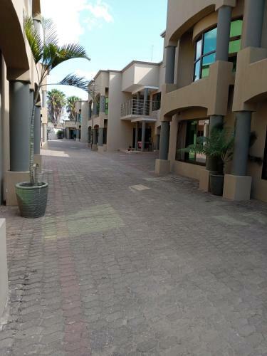 Executive Fully Furnished Apartment Close To Amenities