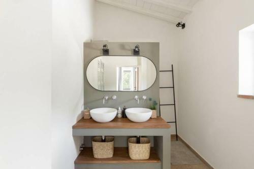 Iflat Stones & Grass Villa With Jacuzzi Neartodi