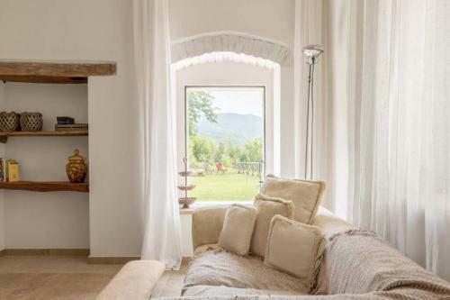 Iflat Stones & Grass Villa With Jacuzzi Neartodi