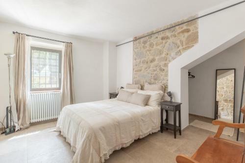 Iflat Stones & Grass Villa With Jacuzzi Neartodi