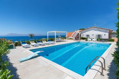Splendida Villa Con Vista Mozzafiato E Piscina