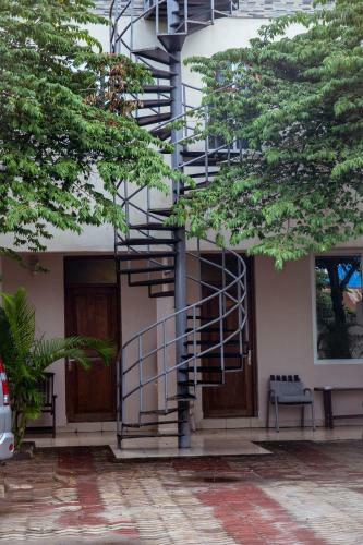 Triniti Airport Hotel