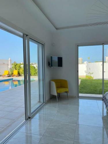 Villa 4 Chambres Avec Piscine Privee 38392