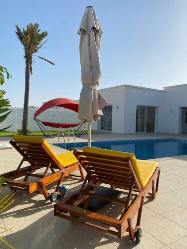 Villa 4 Chambres Avec Piscine Privee 38392