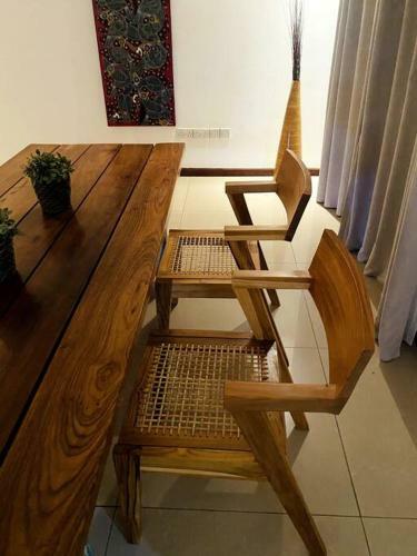 Beautiful Spacious 2 Bedroom 2nd Floor Apartment