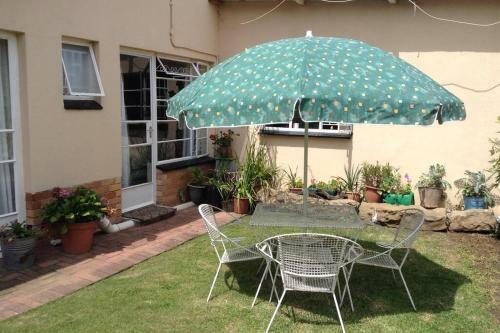 Clarens Socialites Garden Apartment #2