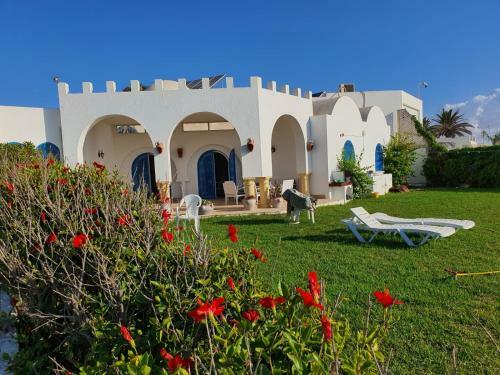 Hostal Maamoura Beach House