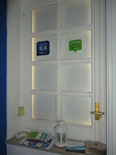 Hostal Travel And Living