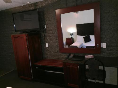 Country Plaza Motor Inn