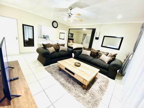 Hostal C&c Hotel Vibes Randpark Ridge Jhb 14 Units Available