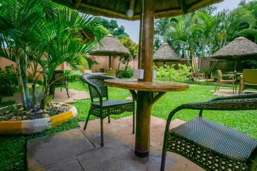 Hotel Palm Gardens &guest House