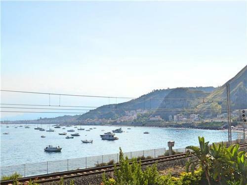 Taormina Mare Apartment With Shared Pools