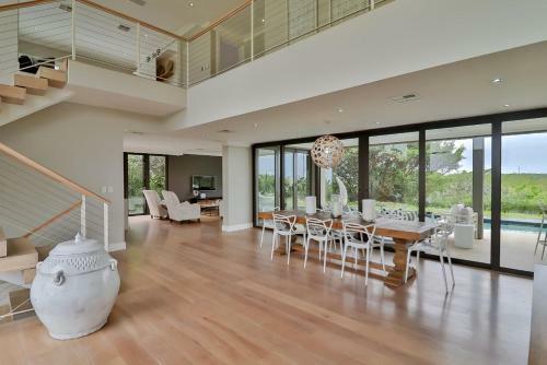 Zimbali 4 Bedroom Luxury Bali Segara