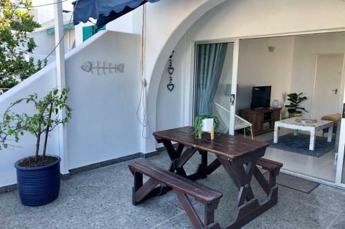 42 Thira - Beautiful Beach Apartment