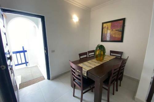42 Thira - Beautiful Beach Apartment