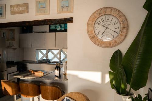 Lovely Santorini Beach Apartment