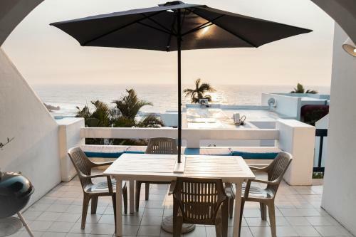 Lovely Santorini Beach Apartment
