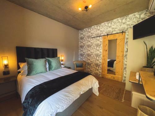Hostal Le Bezz Guesthouse