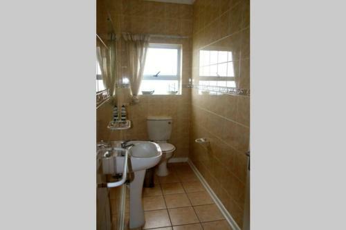 10 Sleeper, Indoor Pool, Wifi, Dstv Perfect Holiday Home