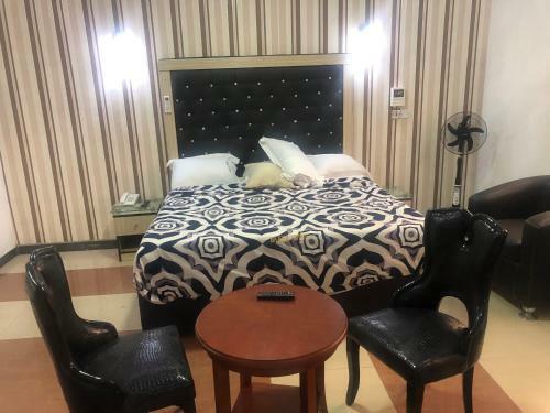 Hotel De? Bakers Suites