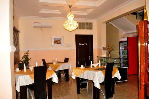 Hotel J Gibson Suites