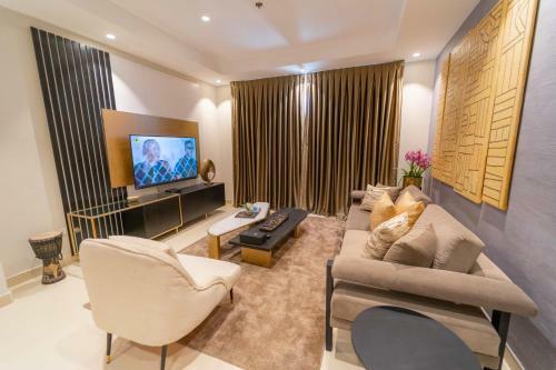 Afrocentric 2 Bedroom Apartment With Scenic Views